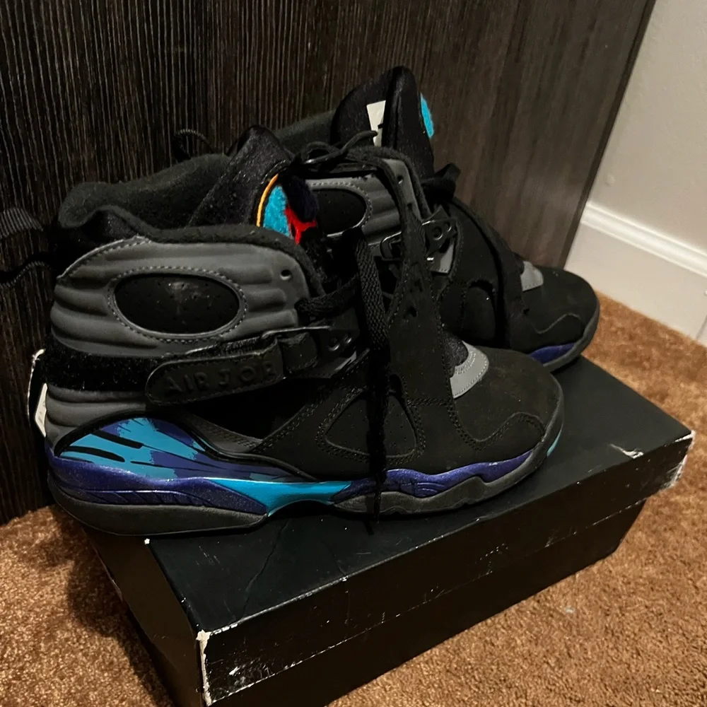 Jordan 8 - Picture 2 of 6